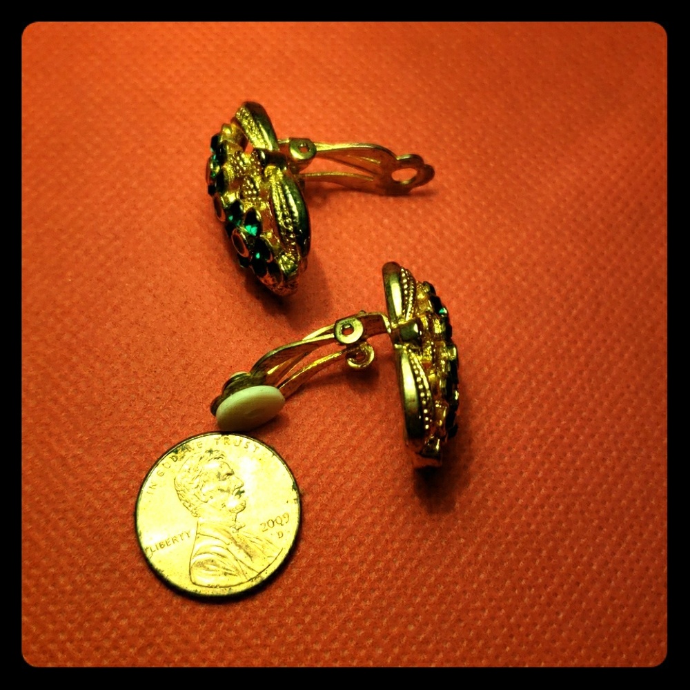 Vntg Green black rhineston goldtone clip  earrings - Picture 4 of 5